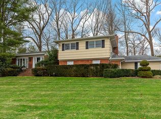 4 Magnolia Rd, Scarsdale, NY 10583