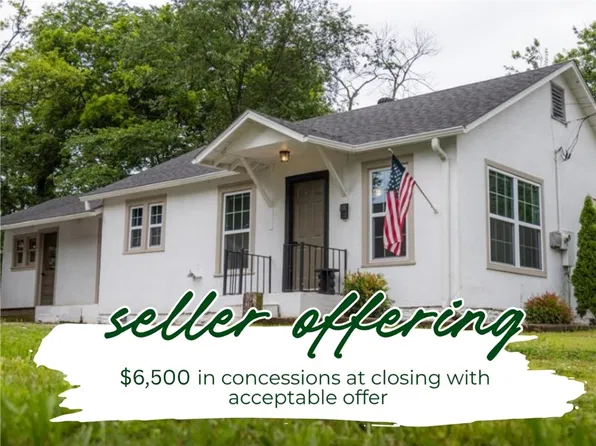 810 W Elgin St, Siloam Springs, AR 72761