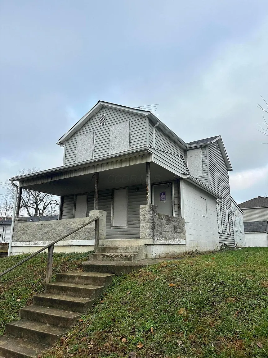 1500 Harvard Ave photo 1