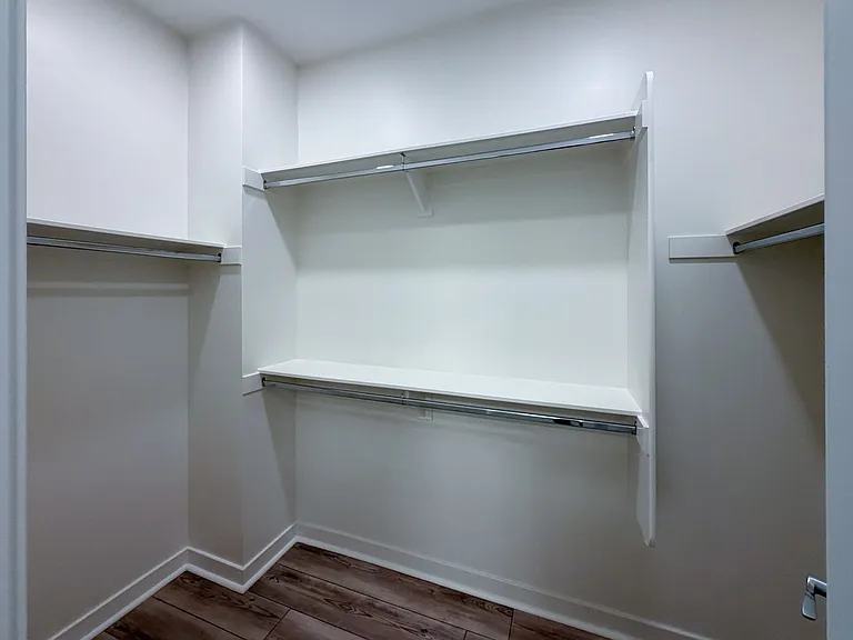 1568 E Thompson Blvd — Photo 33