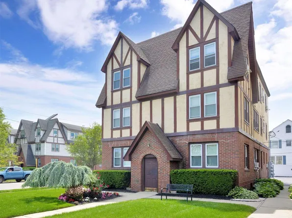 42 The Crescent #18, Babylon, NY 11702