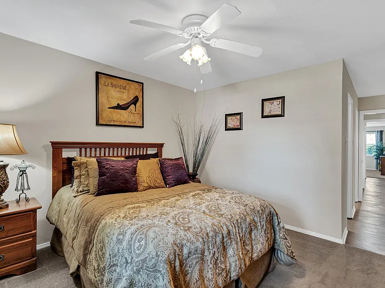 Sunlake Apartments — Photo 12