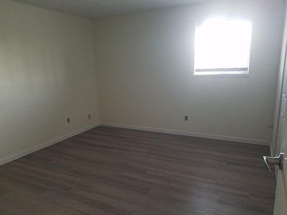 4th image of 418 W Jefferson St #11