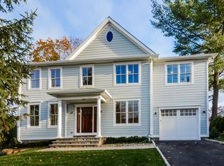 17 Club Way, Hartsdale, NY 10530