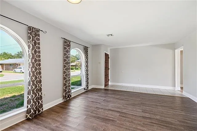 3 bed, 2.0 bath, 1600 sqft, $2,100 — Photo 3