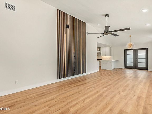4th image of 802 W EDGEMONT Avenue