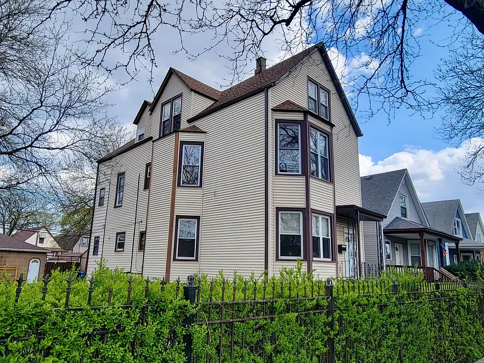 2155 N Kilbourn Ave