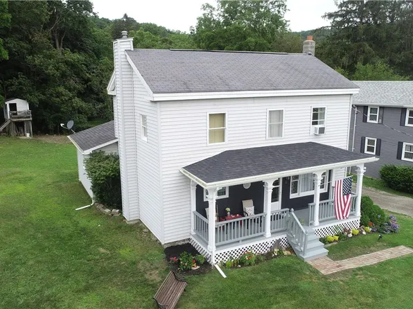 6 Race St, Naples, NY 14512