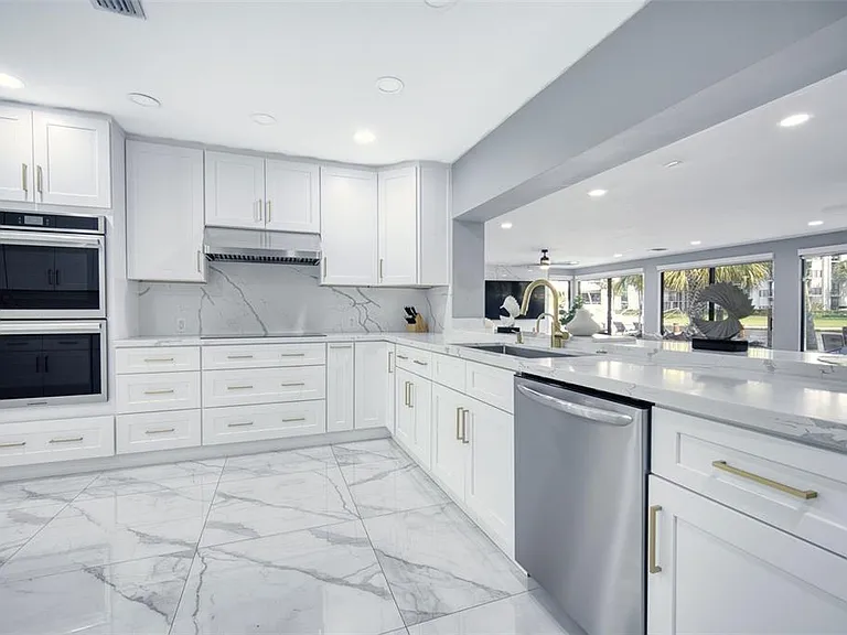 1030 SW 14th Ter — Photo 15