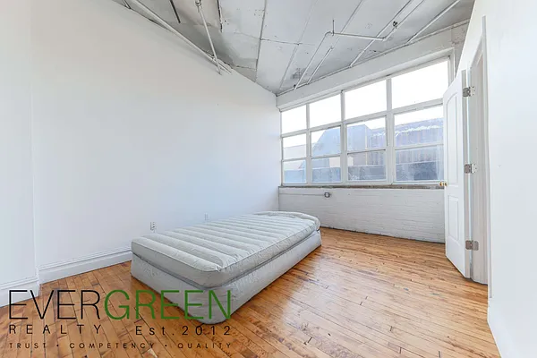 Rented by Evergreen Apartments BK | media 14