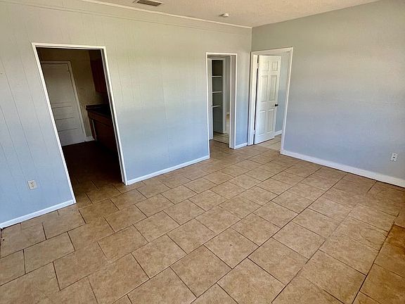 3rd image of 1016 E Lake Silver Dr NE APT 6