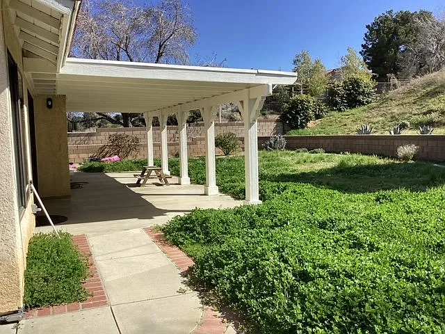 4660 Grandview Dr — Photo 13