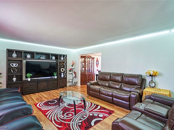 4th image of 636 Franklin Ave