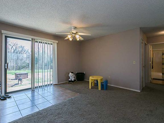 4th image of 3 Dillow Ln