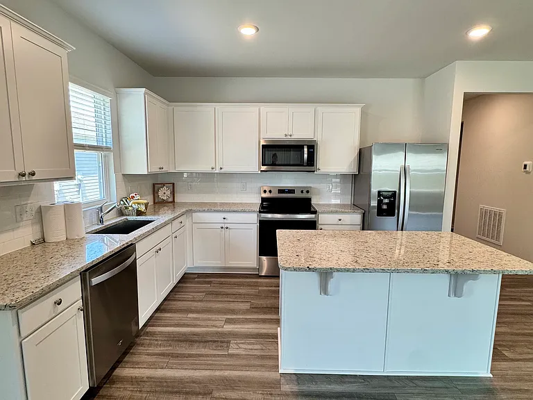 548 Coronado Ave — Photo 22