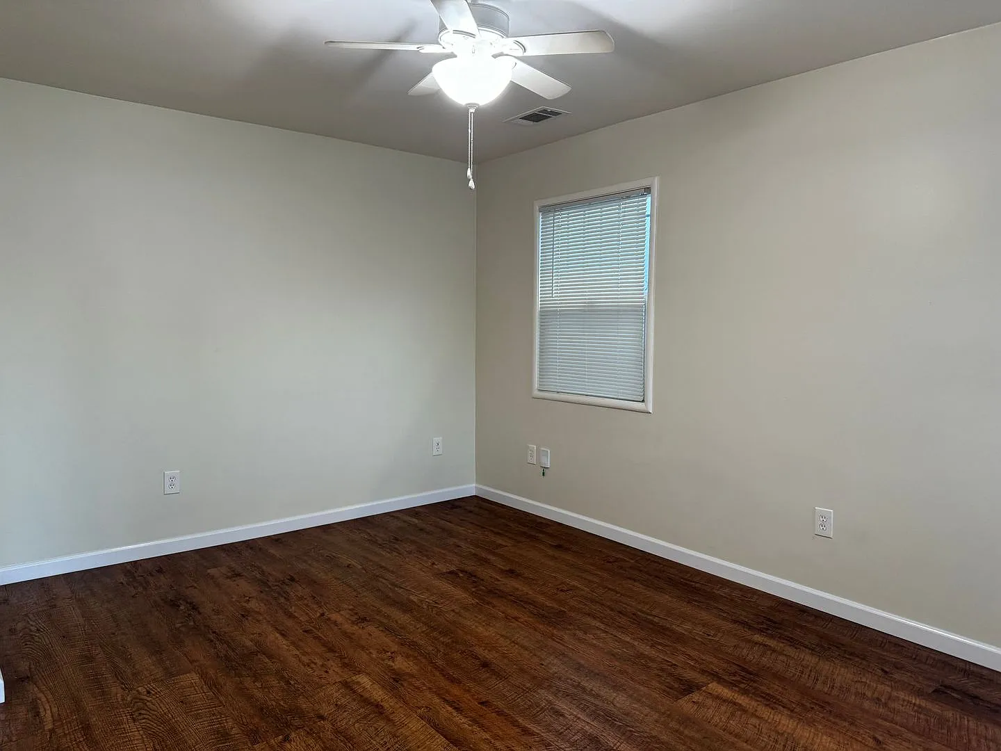 2 Bed 1 Bath House in Oakland — Photo 2