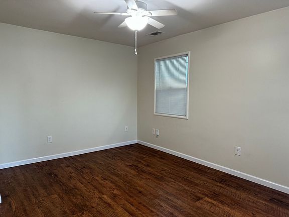 2nd image of 3215 Star Ave