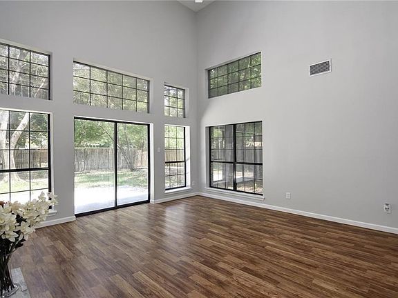 3rd image of 807 Meadow Creek Dr