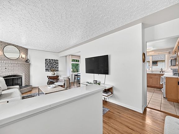 5th image of 16406 87a Ave NW