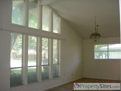 3rd image of 3301 Glenmont Dr