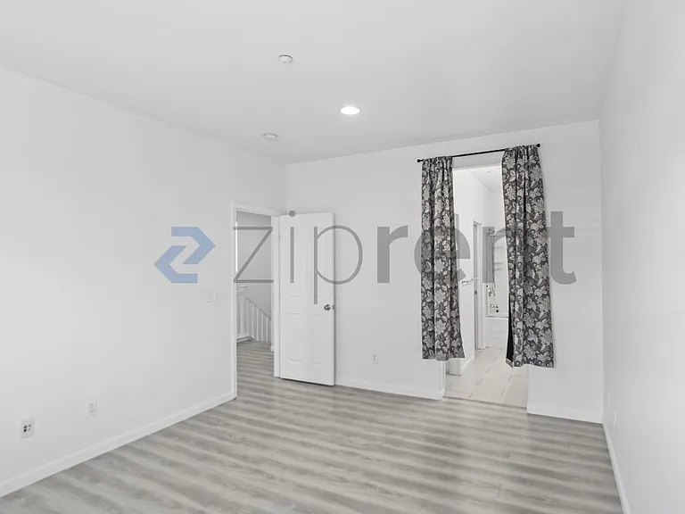 657 N Capitol Ave — Photo 20