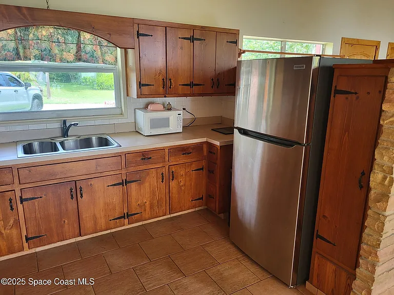 1333 Worth Ct NE — Photo 5