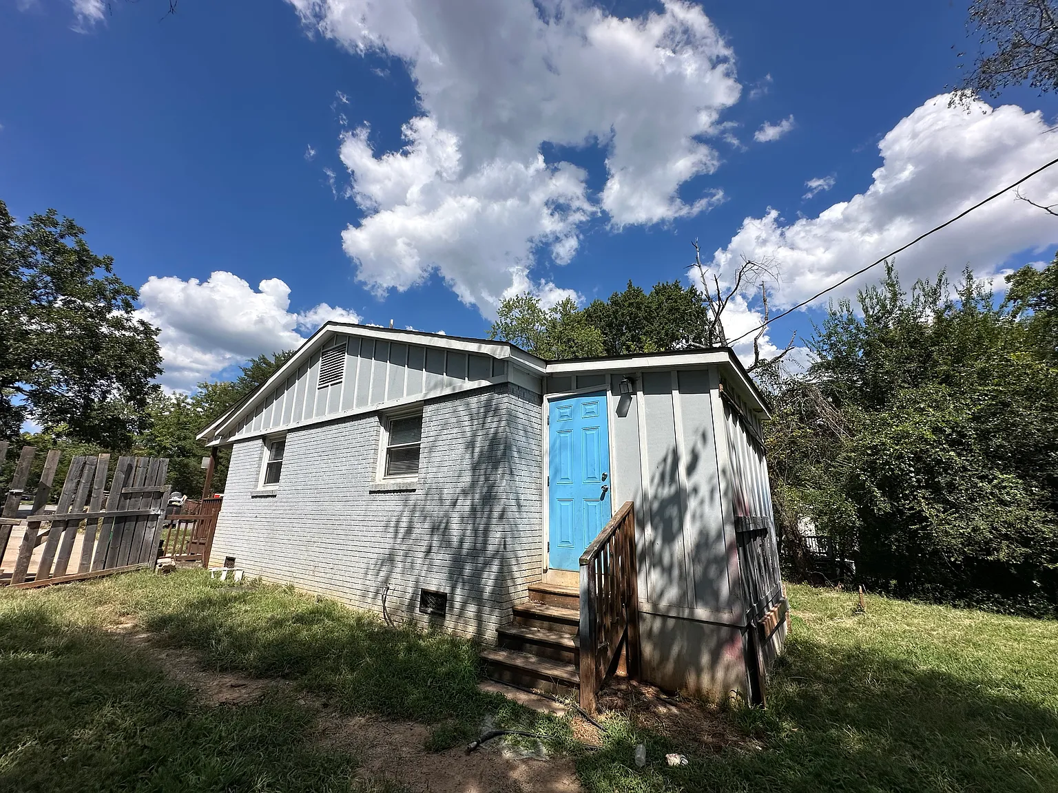 3 bed, 1200 sqft, $1,700 — Photo 1