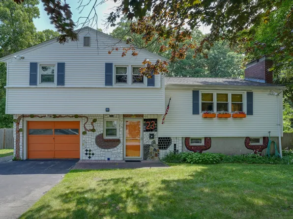 23 Laurel Dr, Hudson, MA 01749