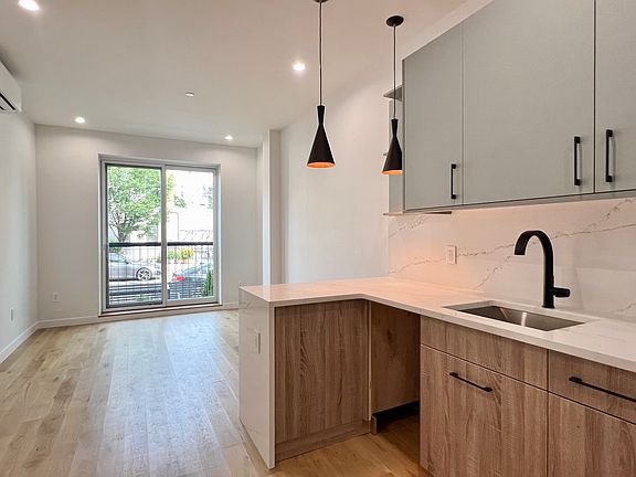 2nd image of 27-10 Crescent St #1R