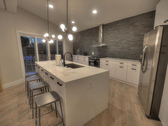 3rd image of 44556 San Pascual Ave