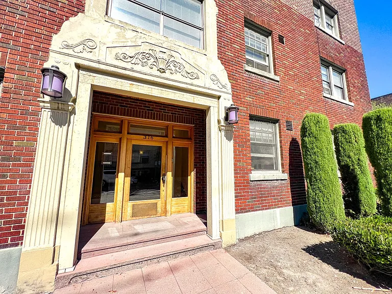 316 E Harrison St — Photo 20