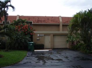 19512 Bobolink Dr, Hialeah, FL 33015