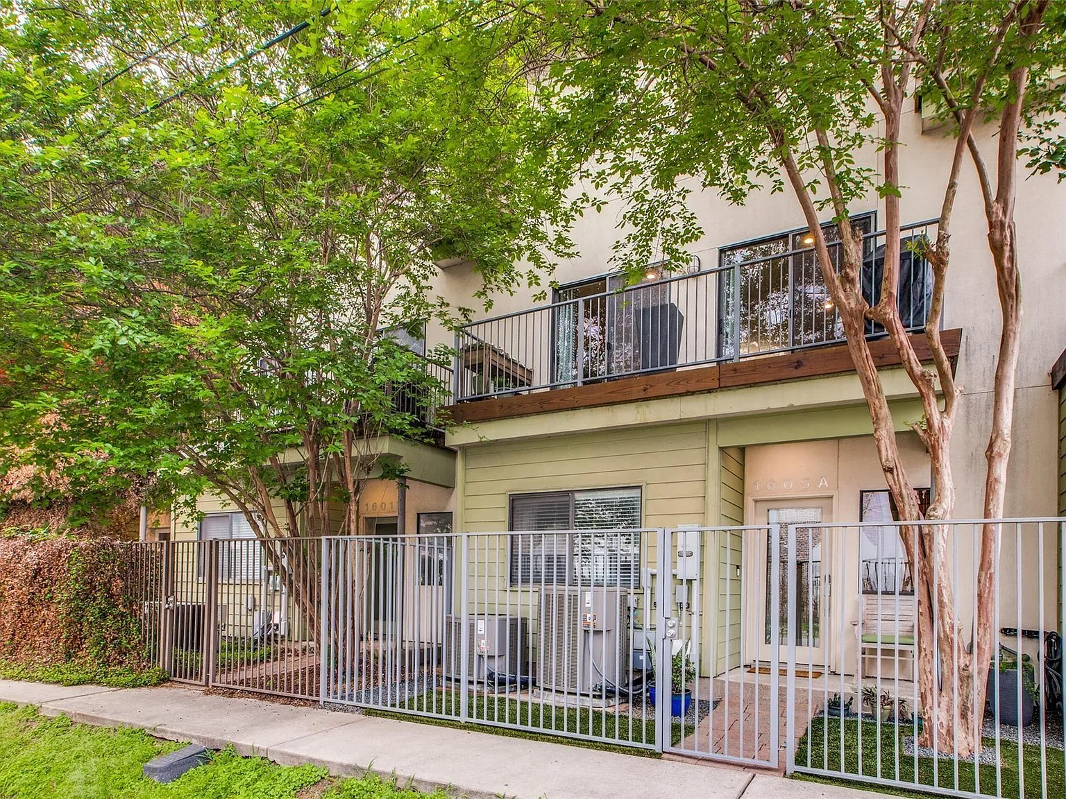 2 bed, 2.5 bath, 1848 sqft, $2,500 — Photo 3