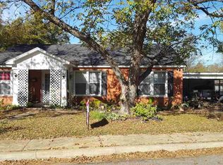 402 Melba Ave, Gladewater, TX 75647