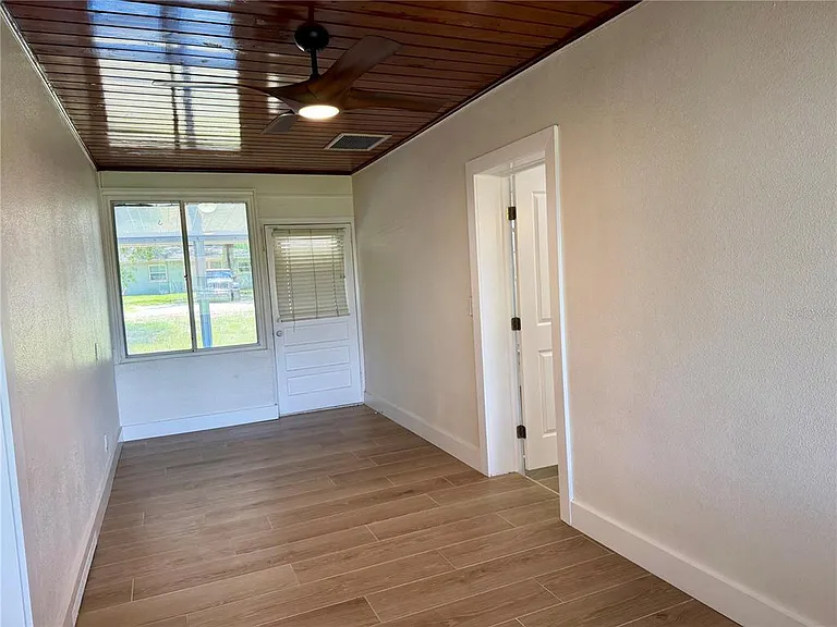 301 S Seminole Ave — Photo 17