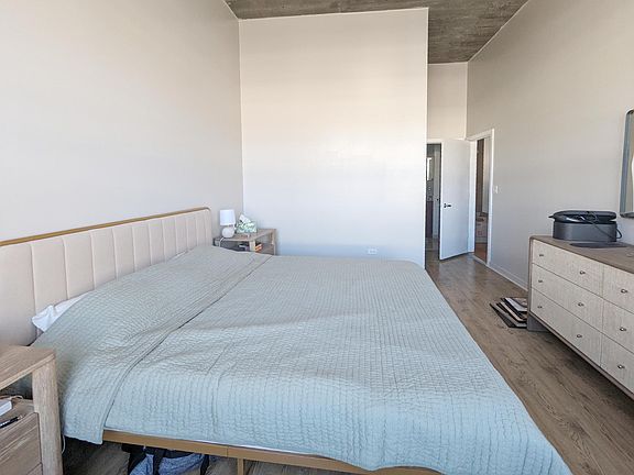 4th image of 1151 W 15th St Unit 335