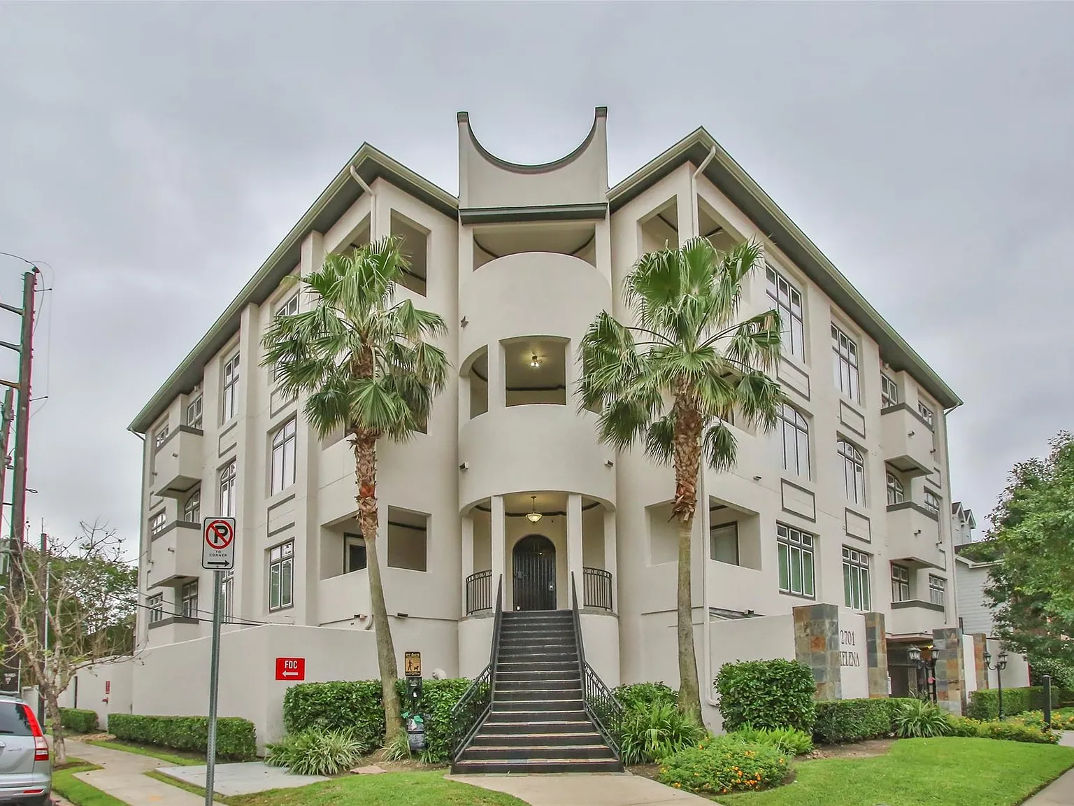 1 bed, 1.0 bath, 735 sqft, $1,350 — Photo 1