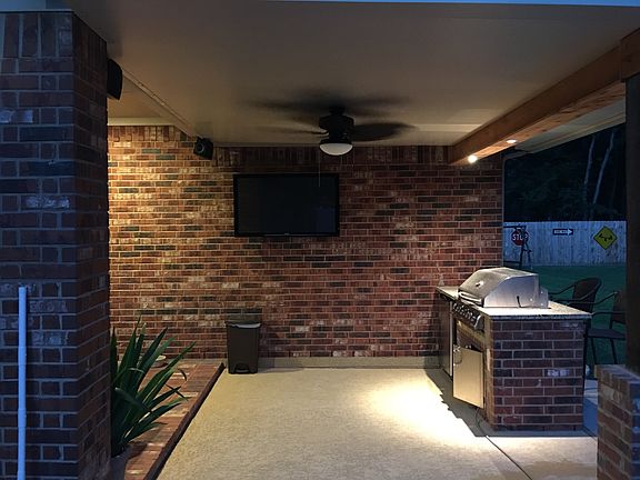 3rd image of 630 Carriage View Ln