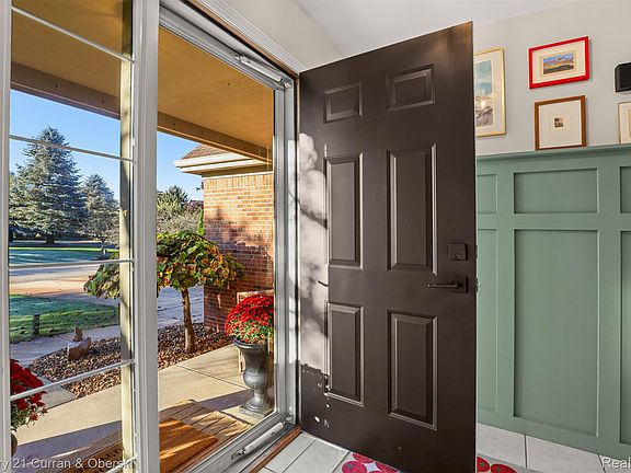 4th image of 9279 Azalea Ct