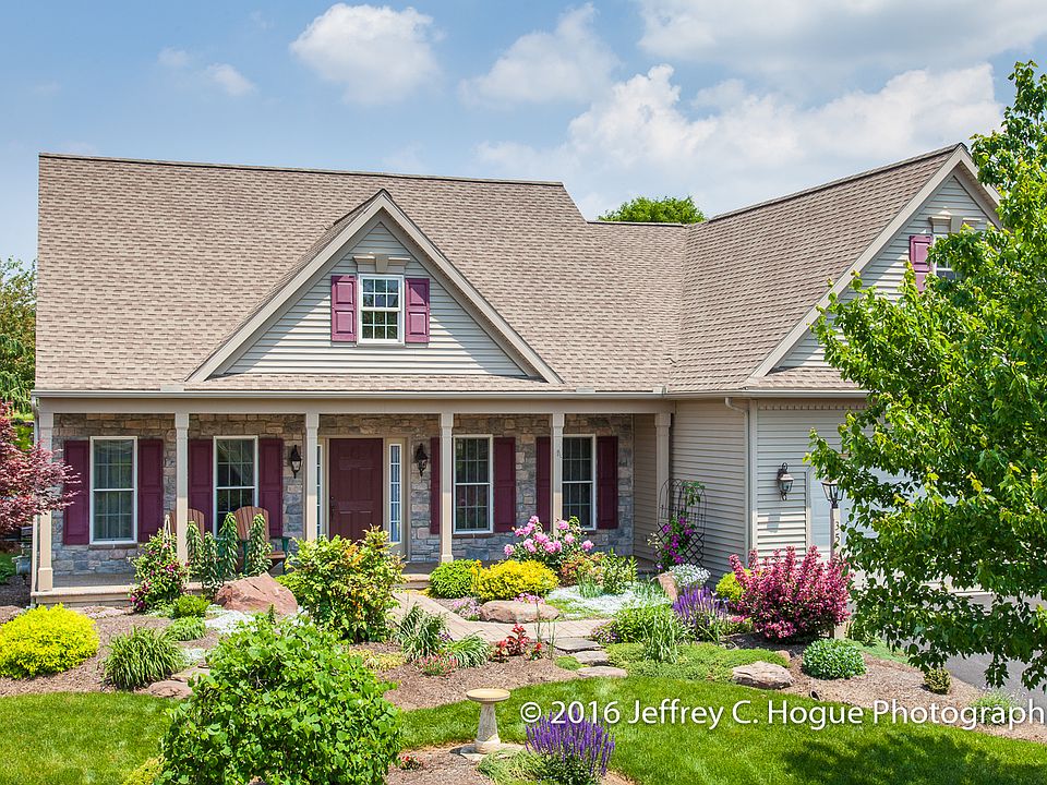 1st image of 35 Winterberry Ln