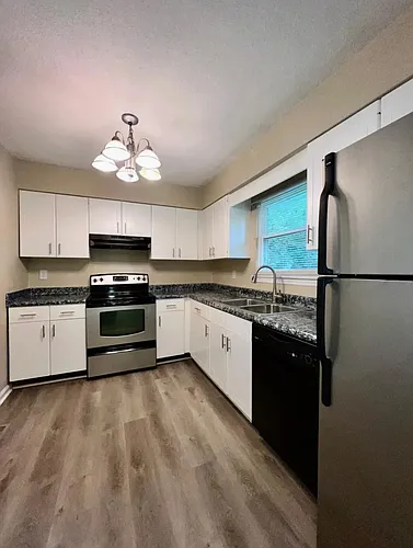 5050 Shoals Ln Photo 1