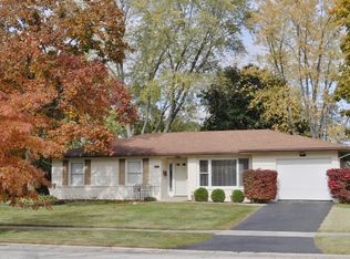 1808 N Kennicott Ave, Arlington Heights, IL 60004