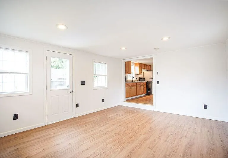 215 Eddy St — Photo 5