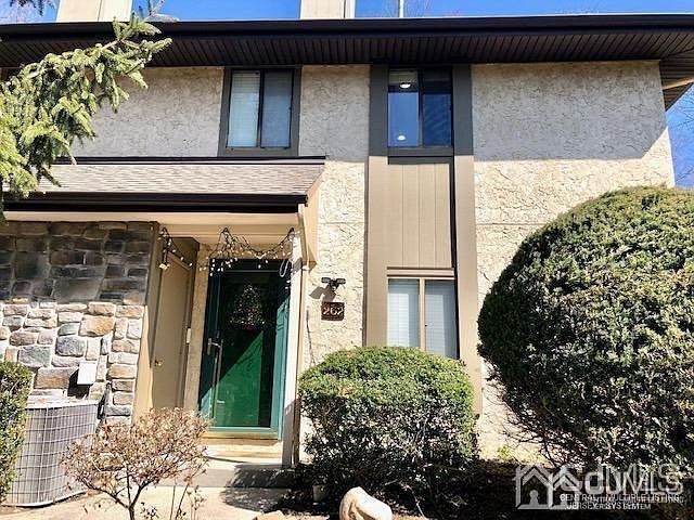 1st image of 262 Hampshire Dr