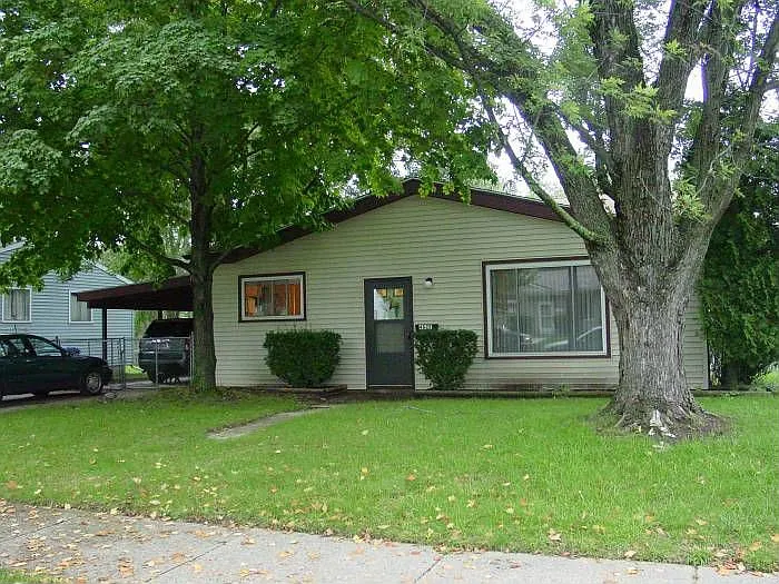 4621 Lowcroft Ave photo 1