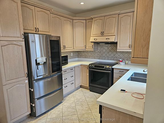5th image of 3774 Arbourview Ter