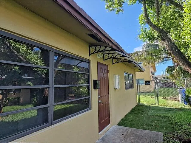 322 SW 2nd St #3 — Photo 9