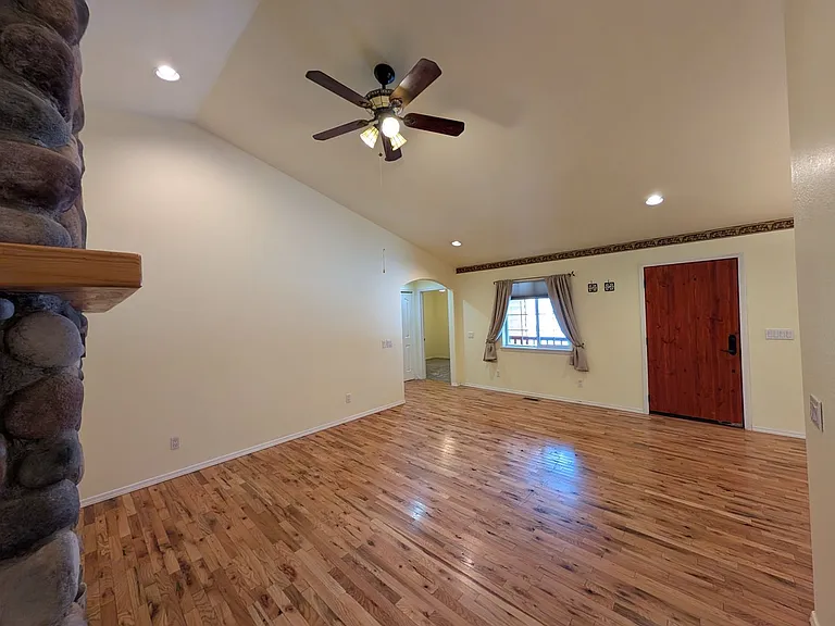 224 Capitan Cir — Photo 13