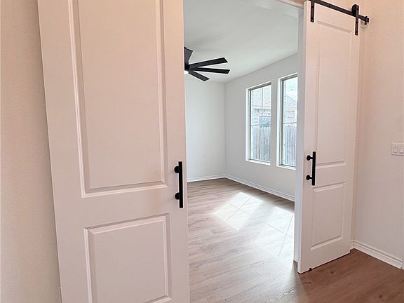 3rd image of 2405 Blessed St
