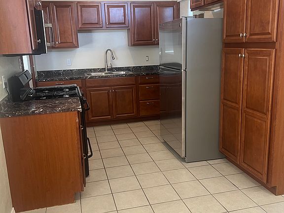 5th image of 824 Clovis Ave